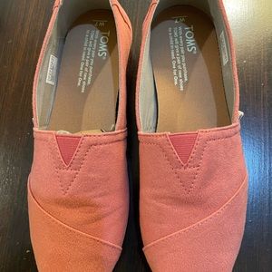 Tom’s Coral Color Canvas Shoes, Size W7